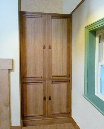 CFA Voysey Arts & Crafts Movement style Oak built in 2 door wardrobe