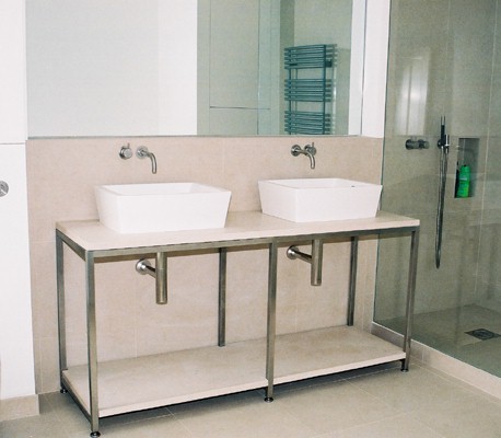 Minimalist contemporary bathroom