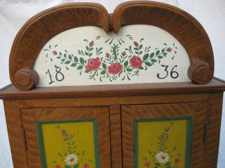 Scandinavian painted wall cupboard skap from Finland C18th